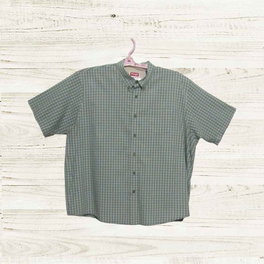 Wrangler mens shirt size 2XL short sleeves color green plaid